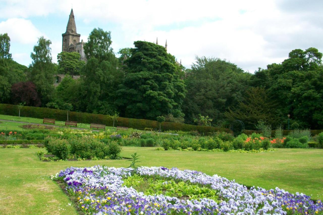 Carnegie Holiday Cottage ดันเฟิร์มลิน ภายนอก รูปภาพ